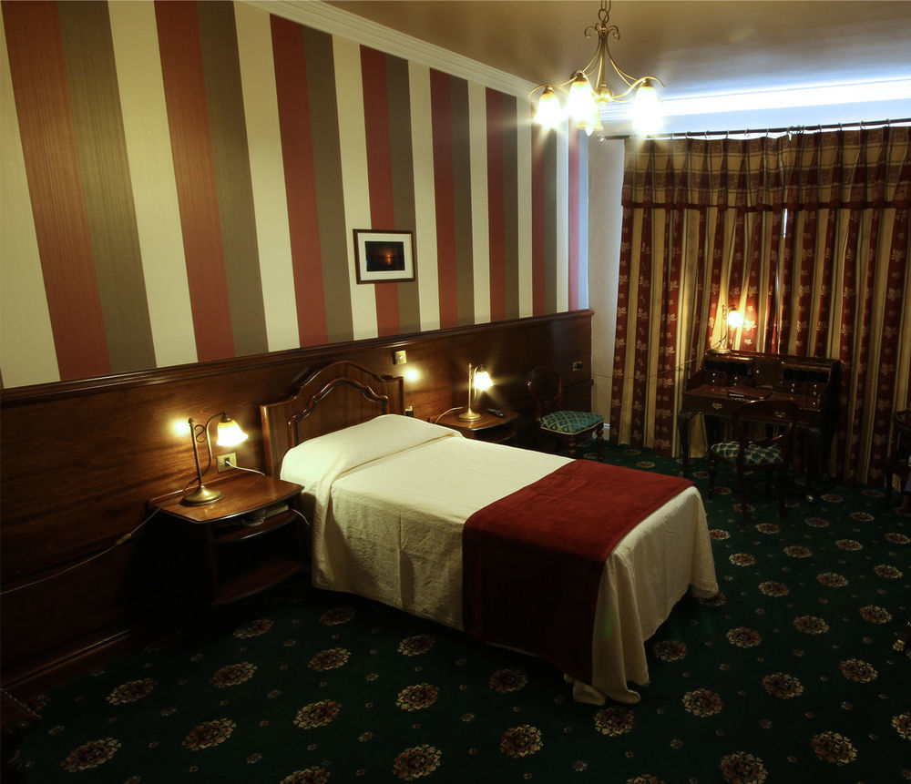 וירג'יניה Lakeside Manor Hotel מראה חיצוני תמונה